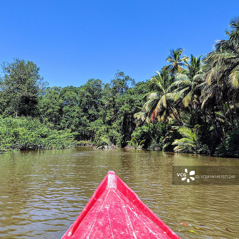 红色独木舟图片素材
