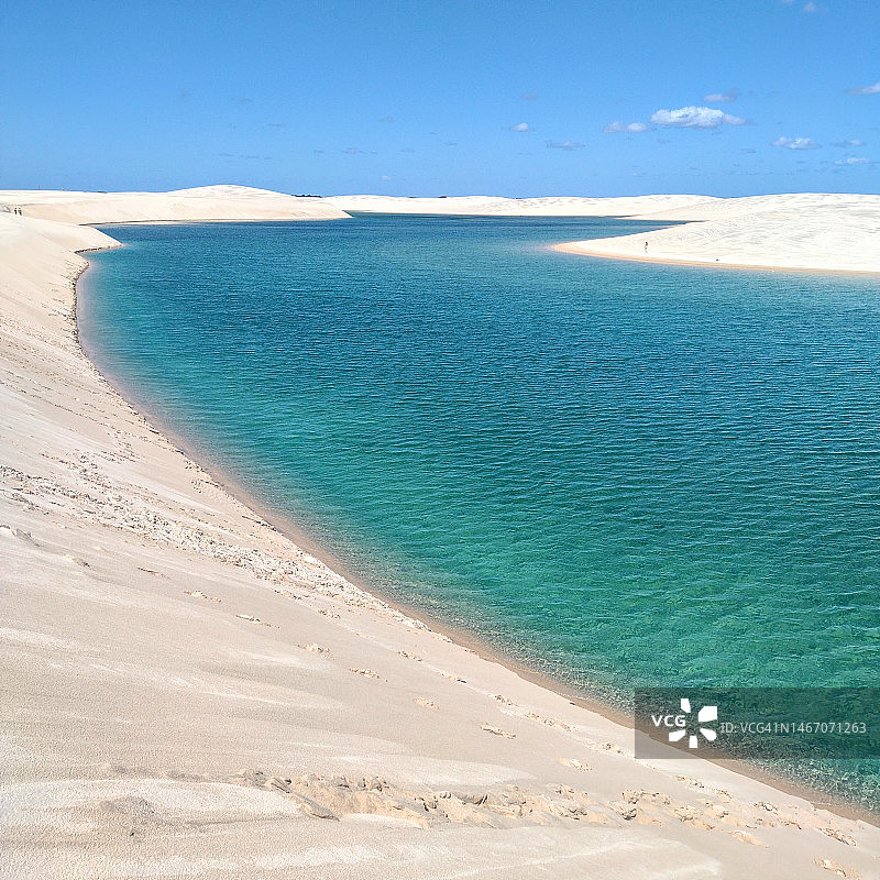 蓝色的湖图片素材