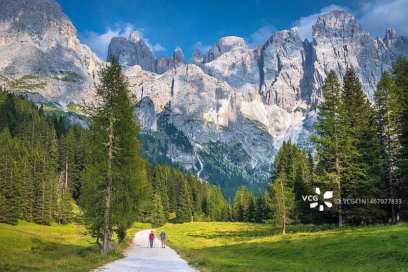 多洛米蒂山瓦尔维内吉亚夏季徒步之旅（意大利南蒂罗尔）图片素材