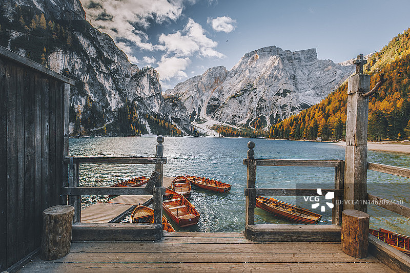 布莱斯湖与塞科费尔峰日出，意大利多洛米蒂图片素材