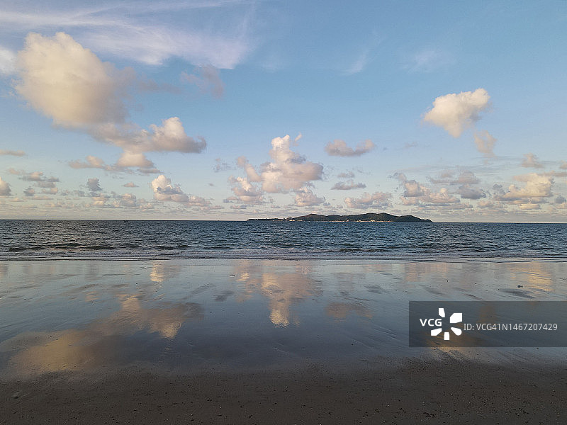 泰国日出时分的海洋海滩图片素材