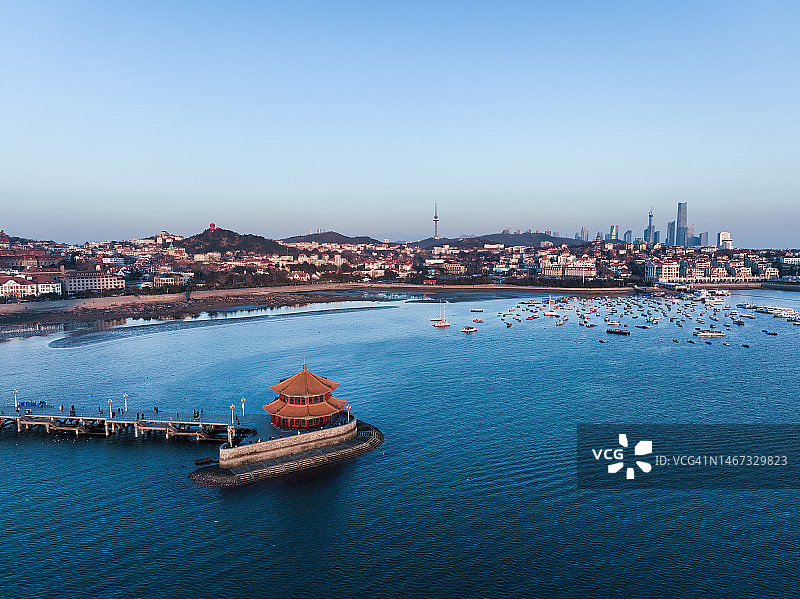 山东青岛栈桥城市风光全景图片素材
