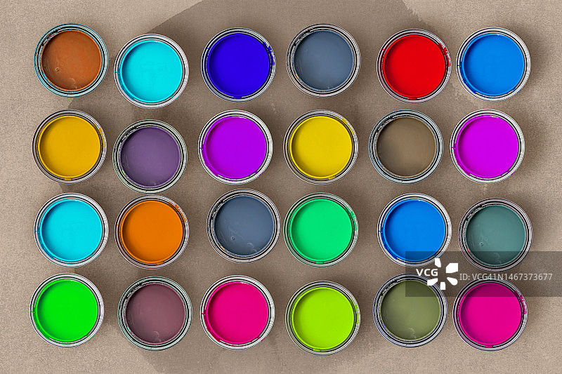 不同颜色的油漆罐图片素材