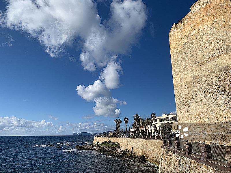 意大利撒丁岛阿尔盖罗的海滨堡垒图片素材