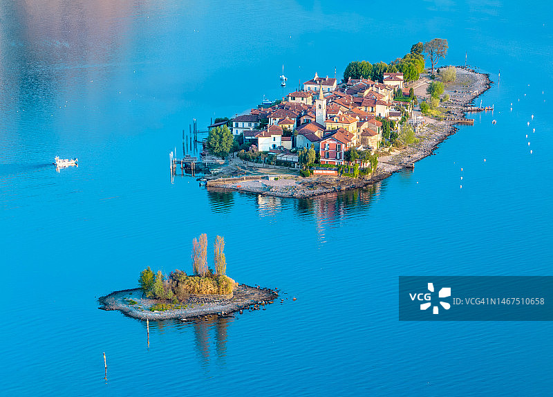 意大利皮埃蒙特韦尔巴诺-库西奥-奥索拉的渔夫岛图片素材