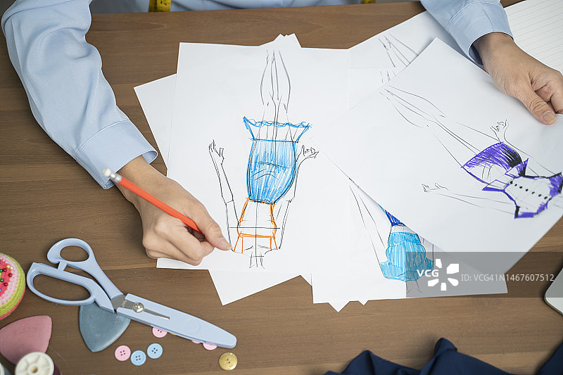 亚洲女时装设计师担任造型师图片素材