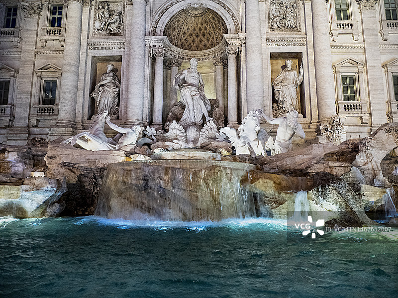 罗马特莱维喷泉黄昏景色图片素材