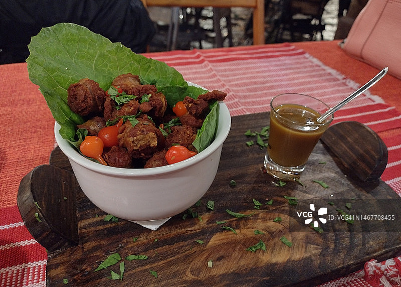 蜂蜜芥末酱炸香肠图片素材