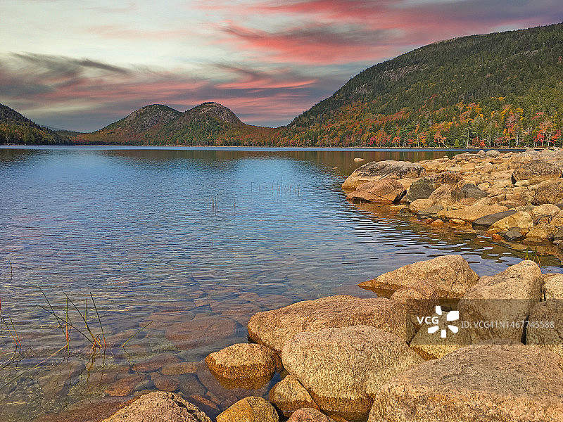 阿卡迪亚国家公园日落时的约旦池塘图片素材