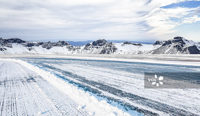 长白山空旷的冰雪路图片素材
