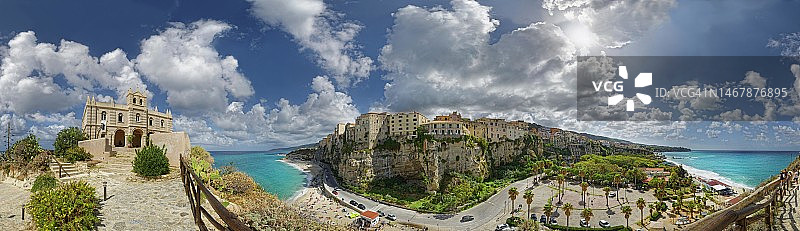 特罗佩亚老城 圣玛丽亚岛教堂 碧绿海水沙滩360度全景图片素材