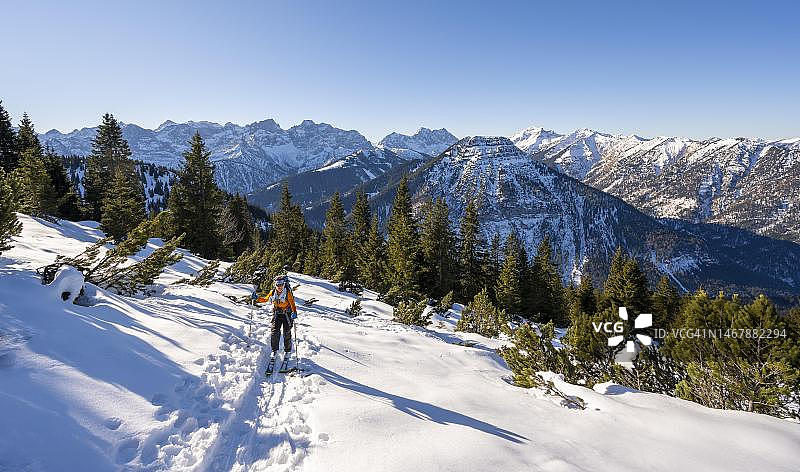 奥地利蒂罗尔山区滑雪之旅图片素材