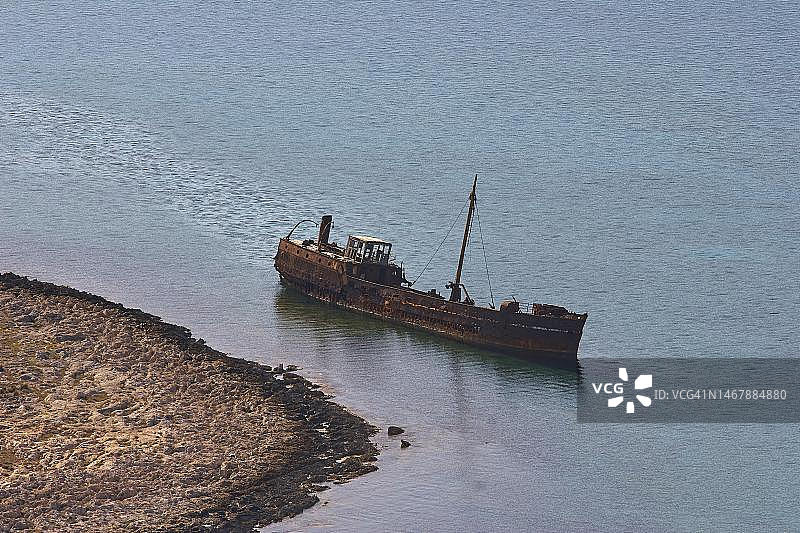 希腊克里特岛格拉姆武萨半岛沉船残骸景观图片素材