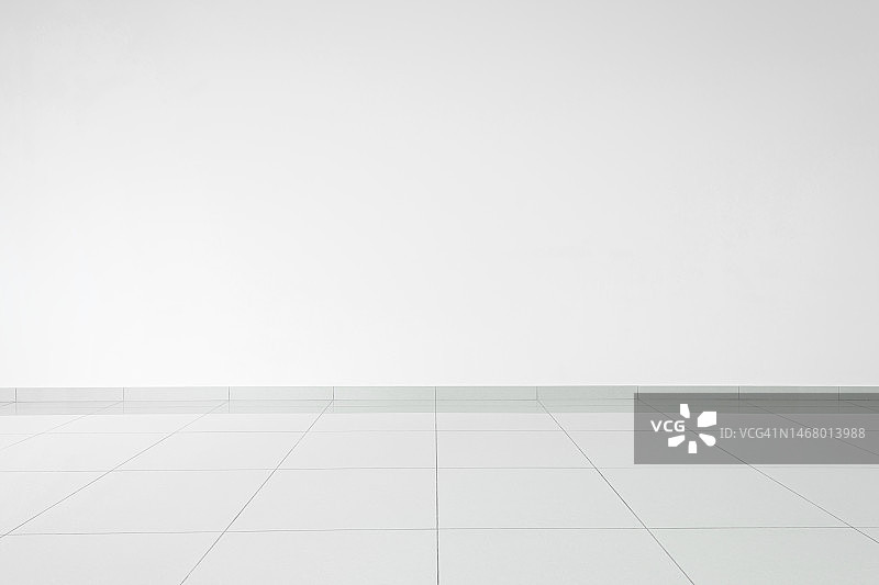 带白色墙壁和瓷砖的空房间图片素材