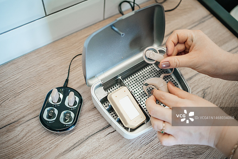 人工耳蜗烘干机图片素材