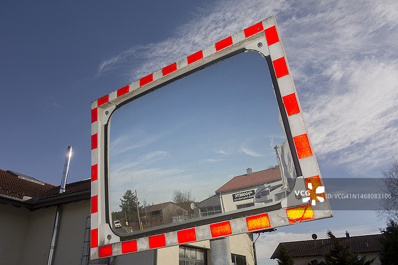 路边镜子图片素材