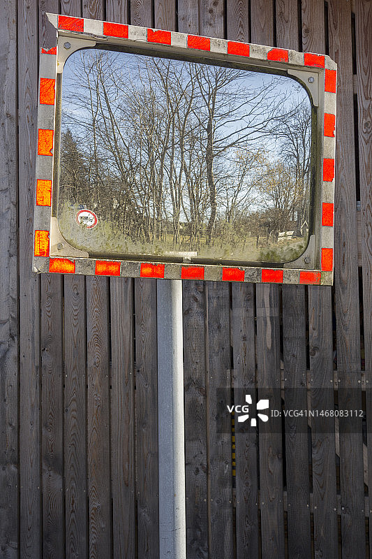 路边镜子图片素材