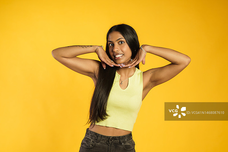 为你绽放的纯真笑容图片素材