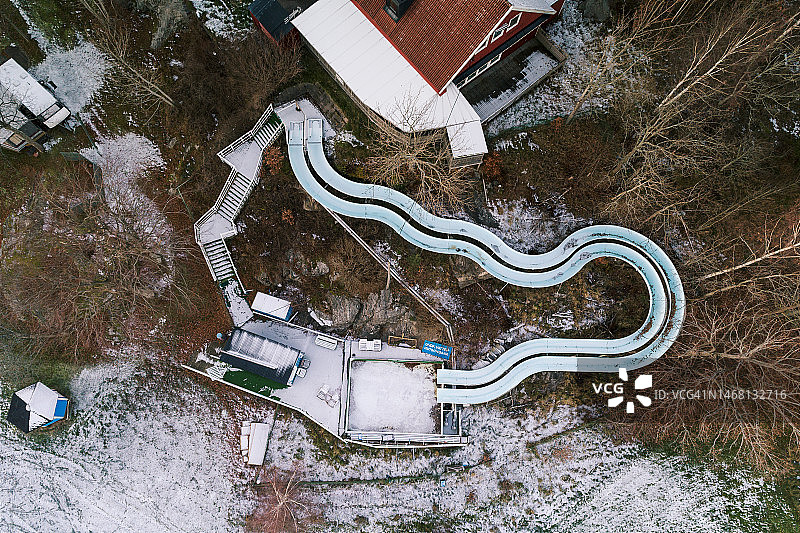 冬季废弃水滑道的航拍图图片素材