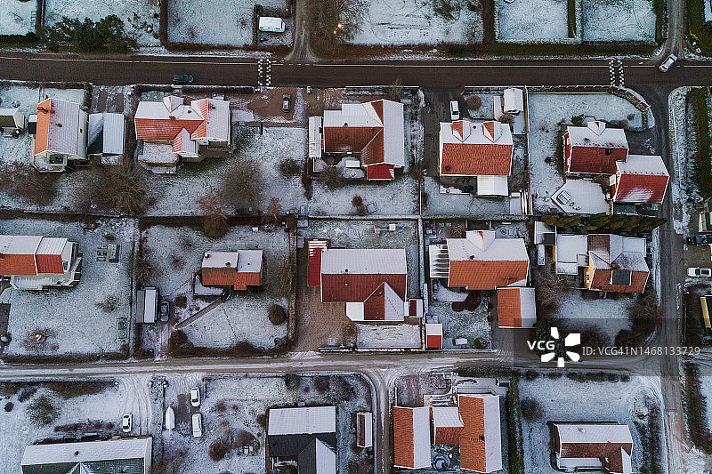 冬季黄昏时分的住宅区航拍图片素材