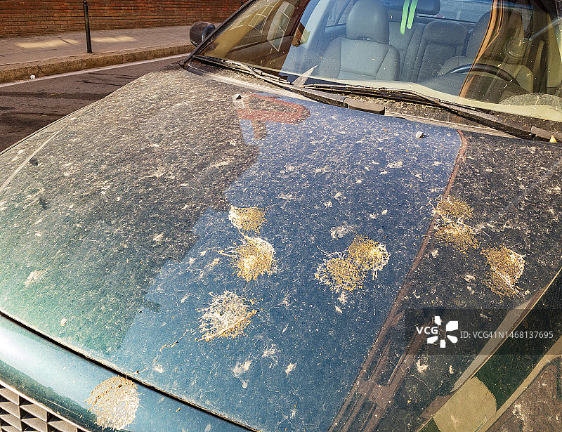 停放且非常脏的汽车图片素材