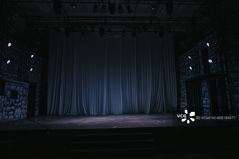 带有舞台灯光照亮的背景的音乐舞台剧院音乐会图片素材