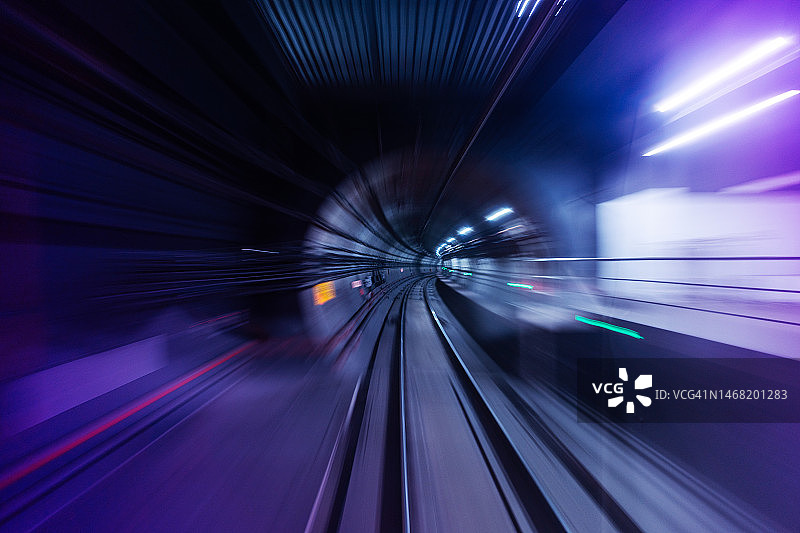 地铁隧道长曝光图片素材