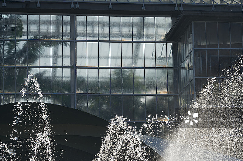 喷泉和温室图片素材