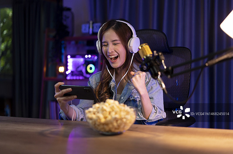 电竞玩家直播图片素材