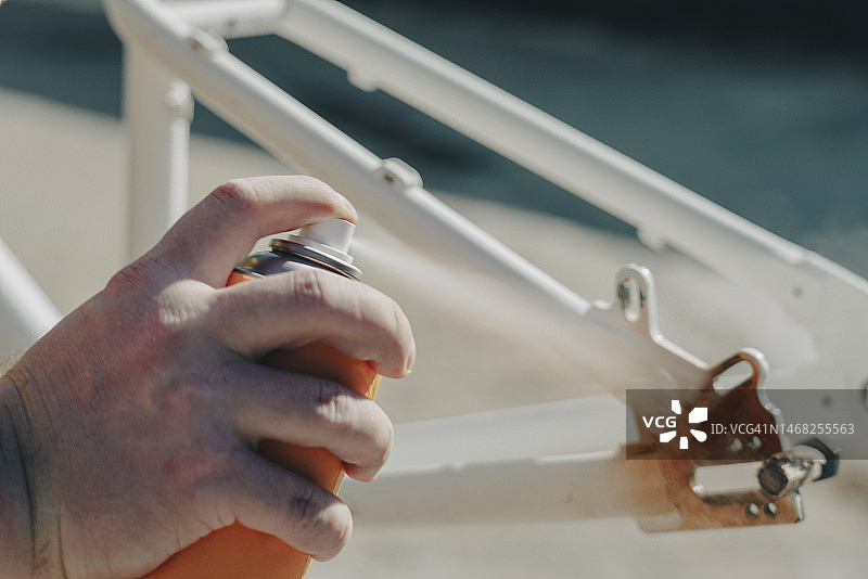 给自行车喷漆图片素材