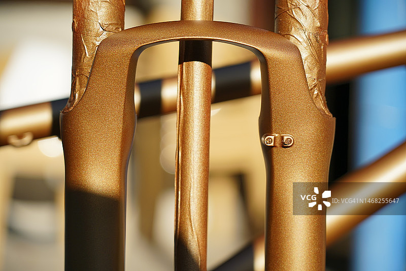 给自行车喷漆图片素材