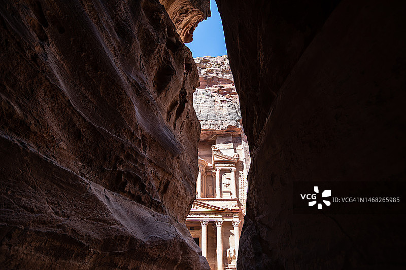 佩特拉古城宝库建筑框景图片素材