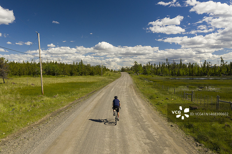不列颠哥伦比亚省克林顿附近的驯鹿自行车道图片素材