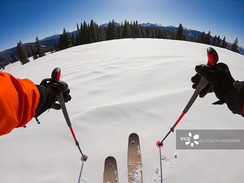 在偏远地区滑雪旅行图片素材