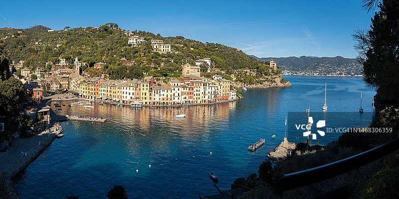 意大利利古里亚热那亚省的 Portofino 港口和城镇航拍图片素材