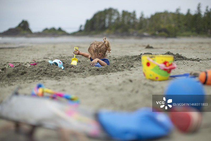 夏季海滩度假家庭时光图片素材