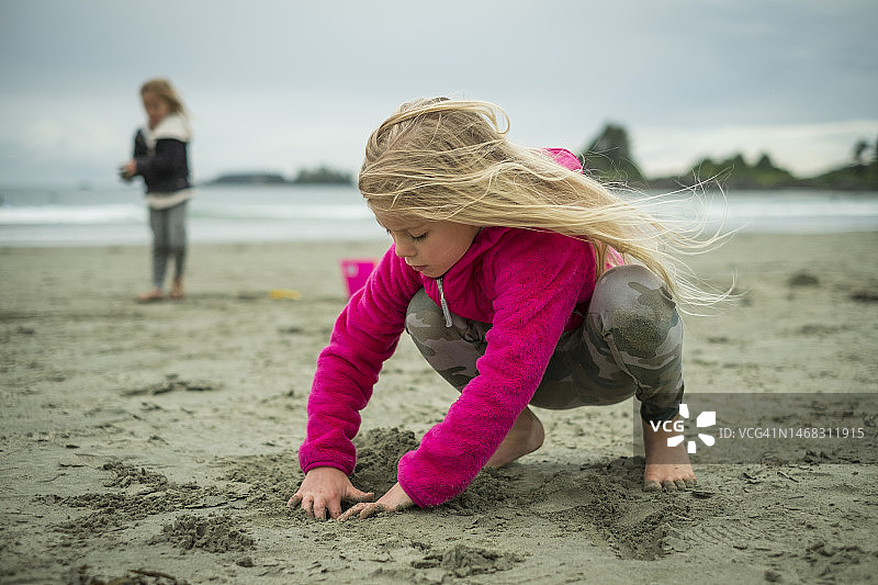 夏季海滩度假家庭时光图片素材