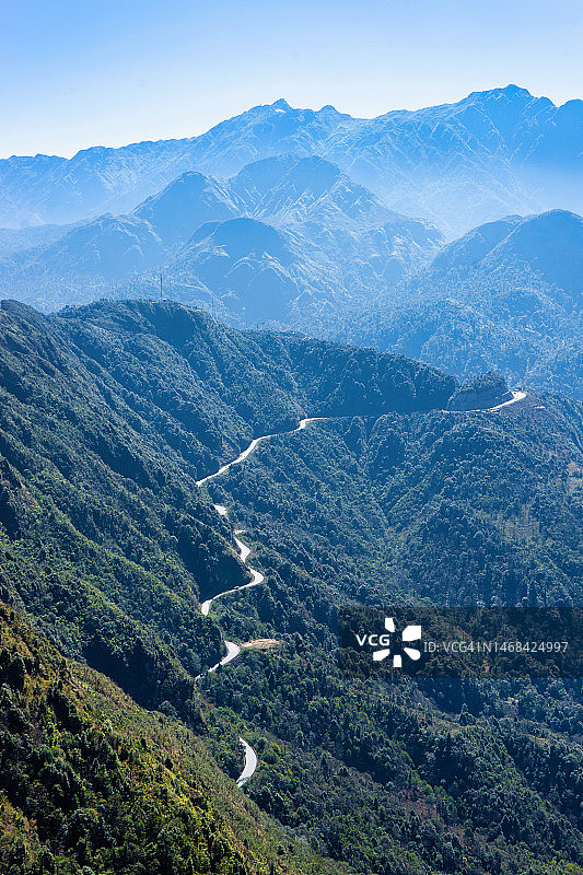 从上方俯瞰O归霍山口全景图片素材
