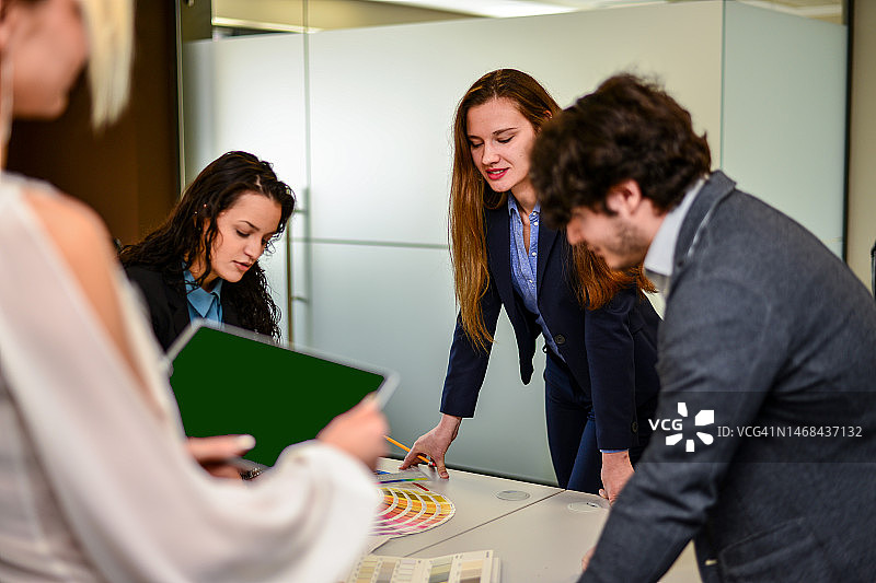 我们是一支年轻且充满活力的团队图片素材