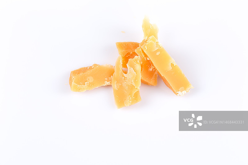 白色背景上的硬奶酪图片素材