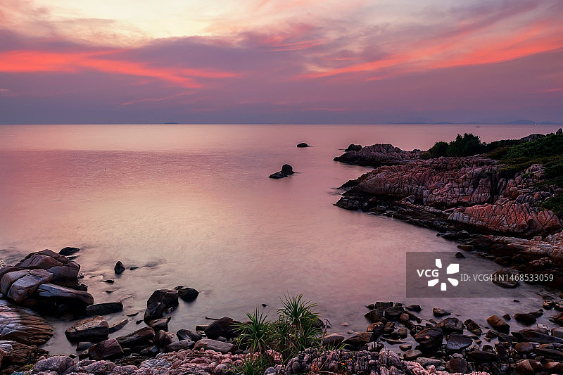 泰国罗勇府阁曼岗岛的暮光海景俯视图图片素材