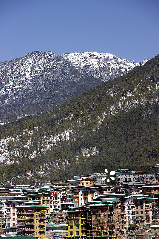 晴空下的城镇景观鸟瞰图图片素材