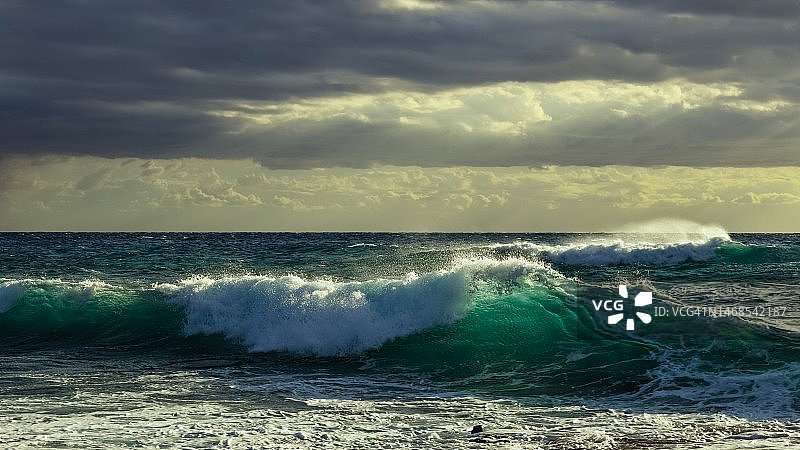 印度尼西亚，天空映衬下的海景图片素材