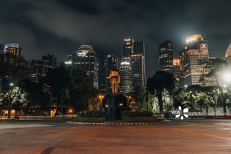 印度尼西亚雅加达朋加诺体育场夜景图片素材