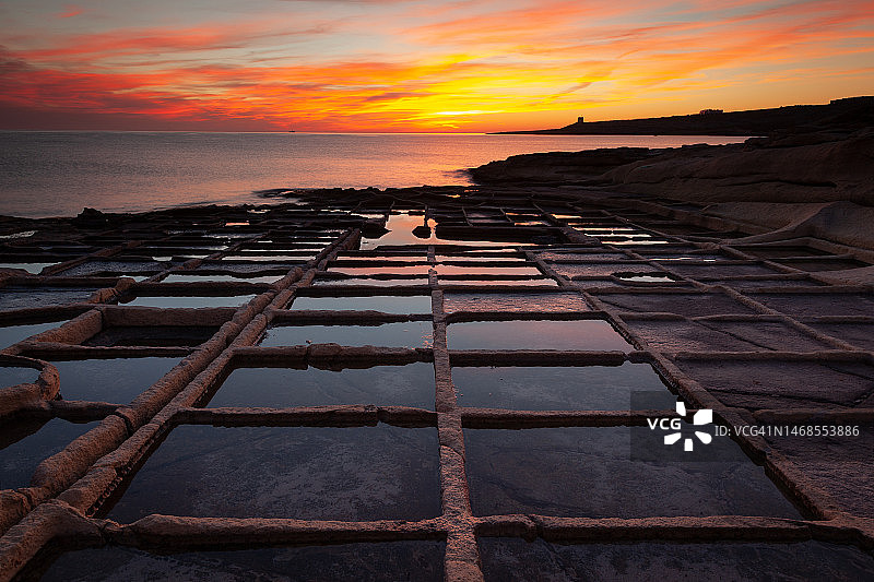 马耳他彭布罗克的橙色天空海景图片素材
