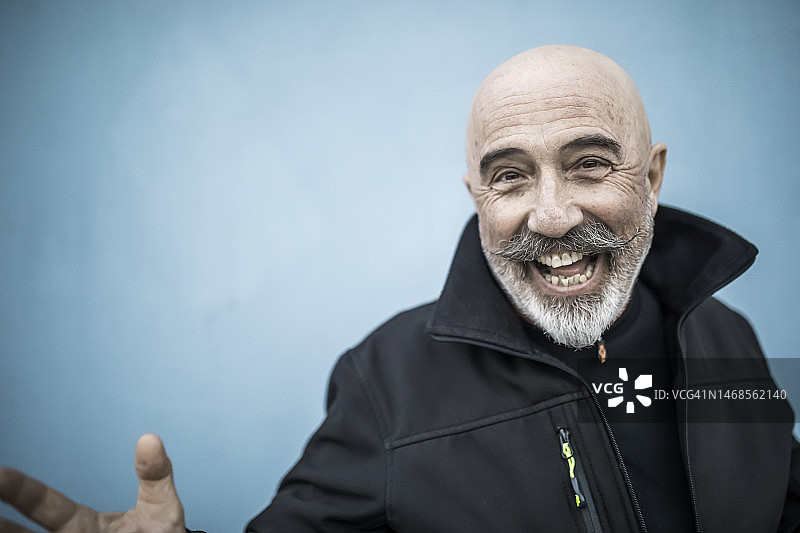 70岁老年男人像图片素材