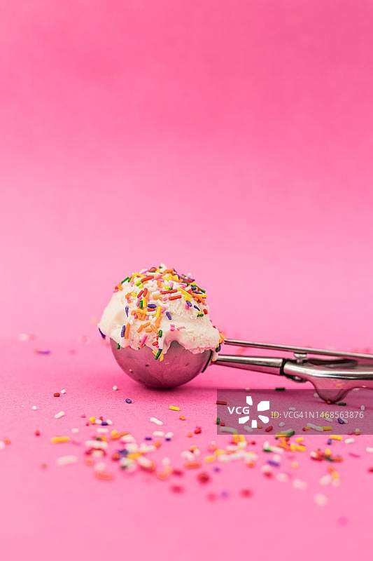粉色背景下的冰淇淋特写，印度尼西亚图片素材