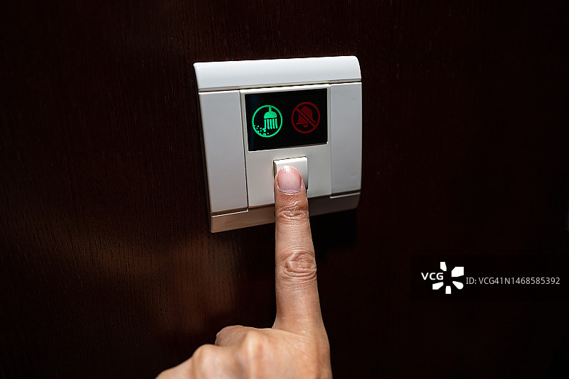 访客按门铃图片素材