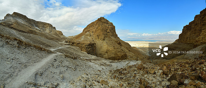 沙漠中的山脉图片素材