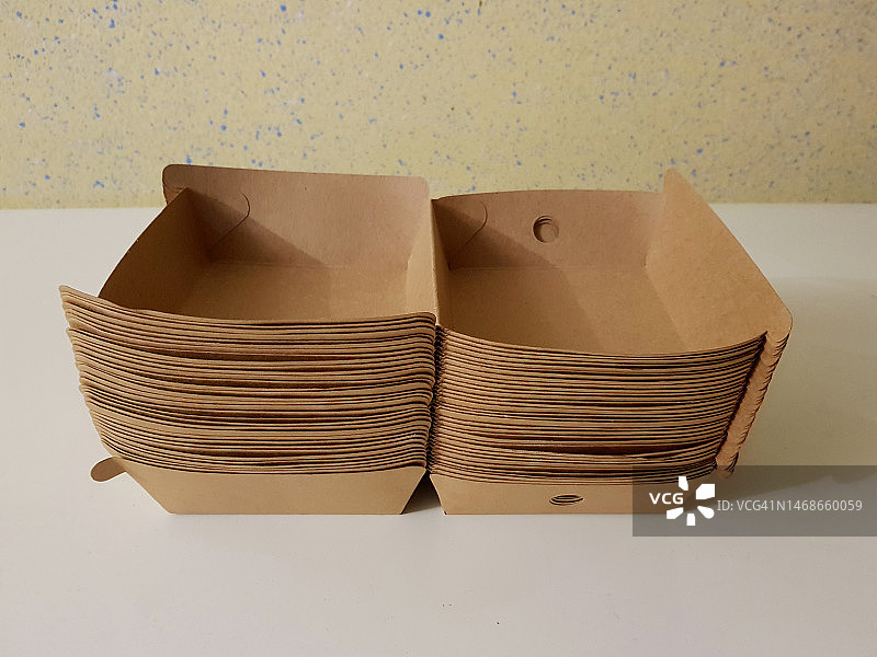 零浪费回收纸板食品容器或托盘图片素材